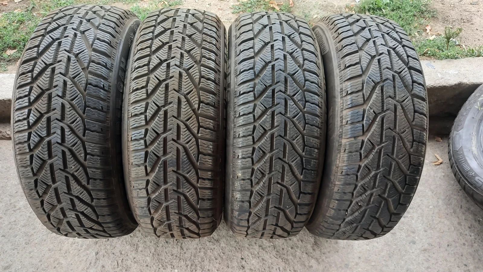 Гуми Зимни 215/55R17