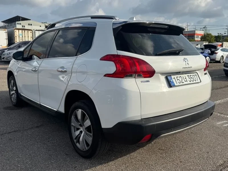 Peugeot 2008 1.6 BlueHDI - САМО 30% АВАНС, снимка 2 - Автомобили и джипове - 56016832