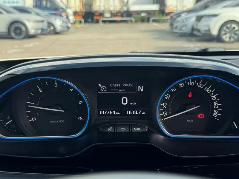 Peugeot 2008 1.6 BlueHDI - САМО 30% АВАНС, снимка 8 - Автомобили и джипове - 56016832