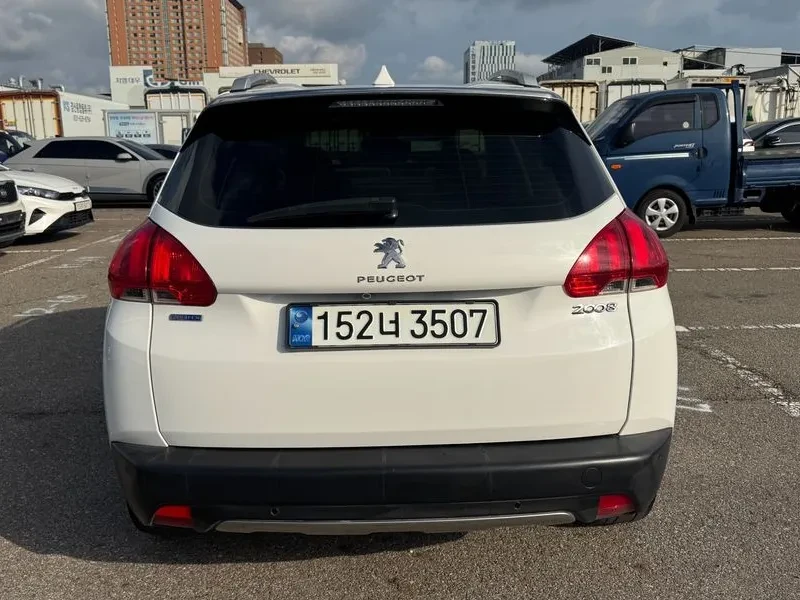 Peugeot 2008 1.6 BlueHDI - САМО 30% АВАНС, снимка 4 - Автомобили и джипове - 56016832