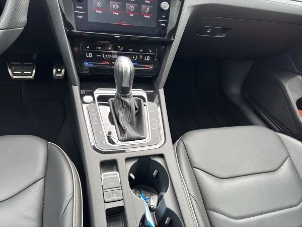 VW Arteon 2.0 FSI = R-Line = Гаранция, снимка 8 - Автомобили и джипове - 56299736