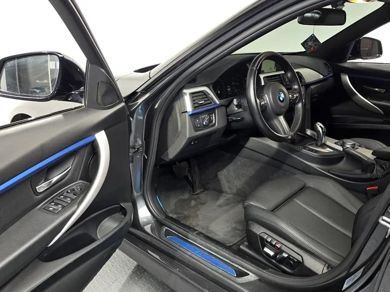 BMW 320 i - САМО 30% АВАНС, снимка 10 - Автомобили и джипове - 56304493