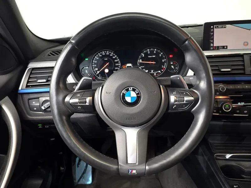 BMW 320 i - САМО 30% АВАНС, снимка 13 - Автомобили и джипове - 56304493