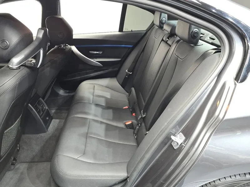 BMW 320 i - САМО 30% АВАНС, снимка 11 - Автомобили и джипове - 56304493