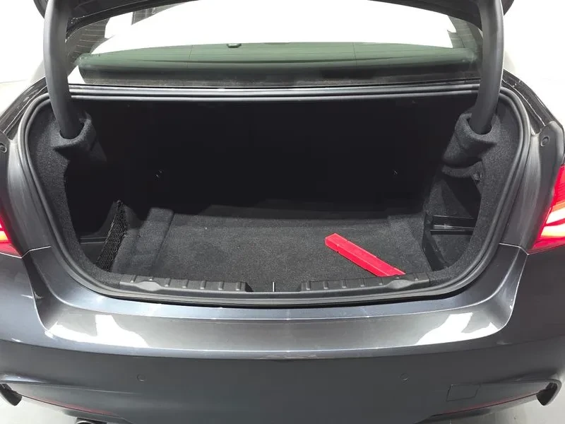 BMW 320 i - САМО 30% АВАНС, снимка 17 - Автомобили и джипове - 56304493