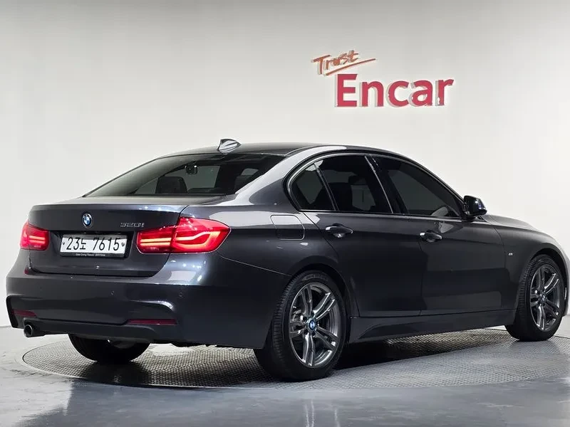 BMW 320 i - САМО 30% АВАНС, снимка 2 - Автомобили и джипове - 56304493