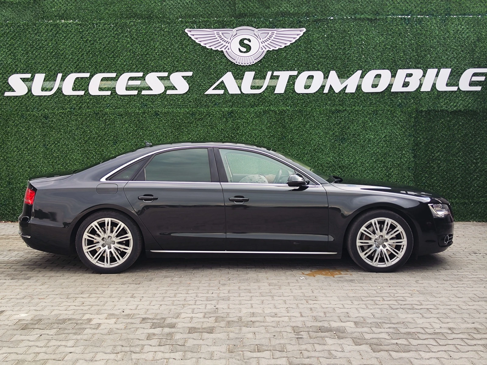 Audi A8 4.2* B&O* EXCLUSIVE* ALCANTAR* PODGREV* OBDUH* LIZ - изображение 3