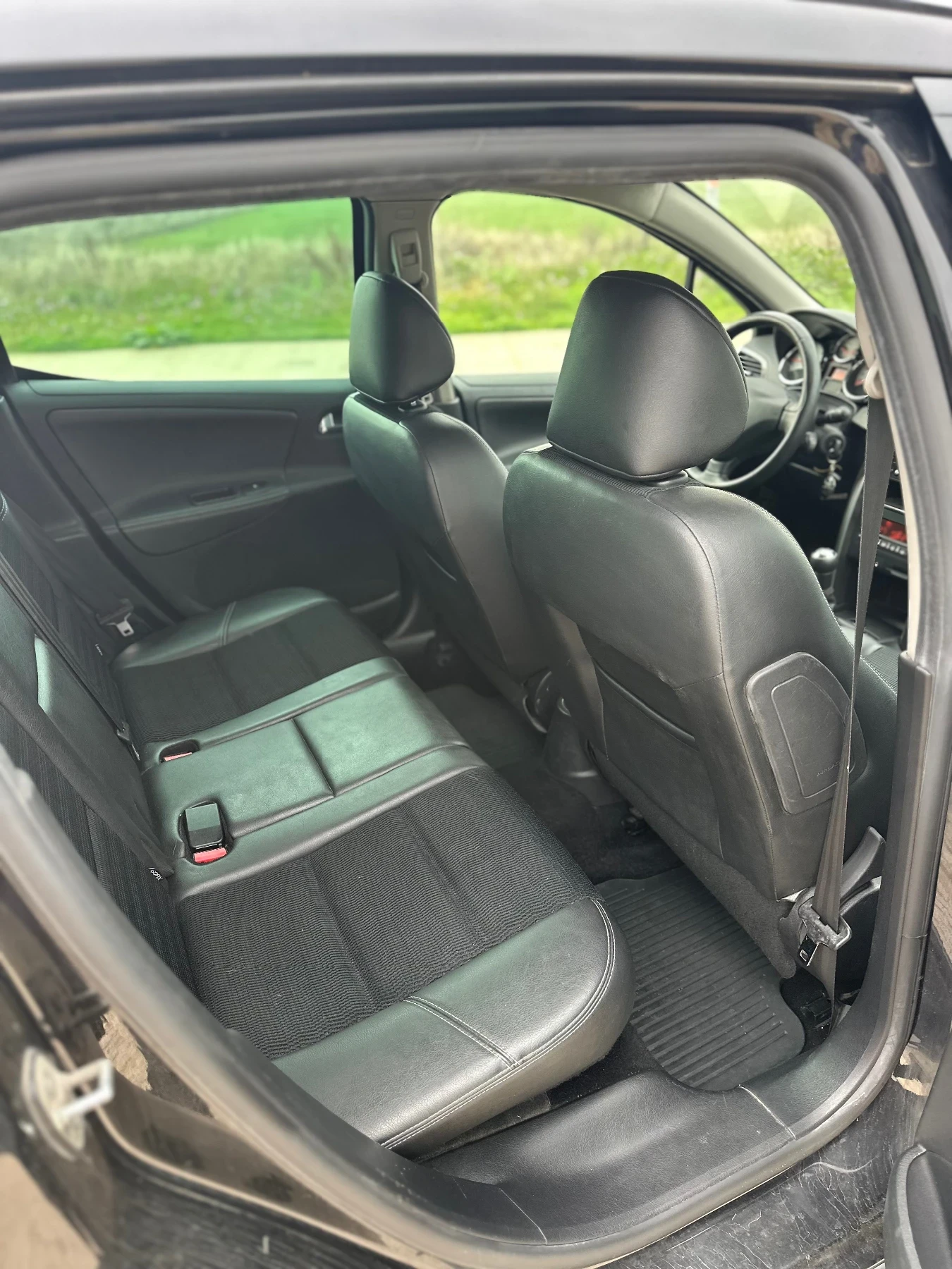 Peugeot 207 1.6 HDI SW - изображение 9