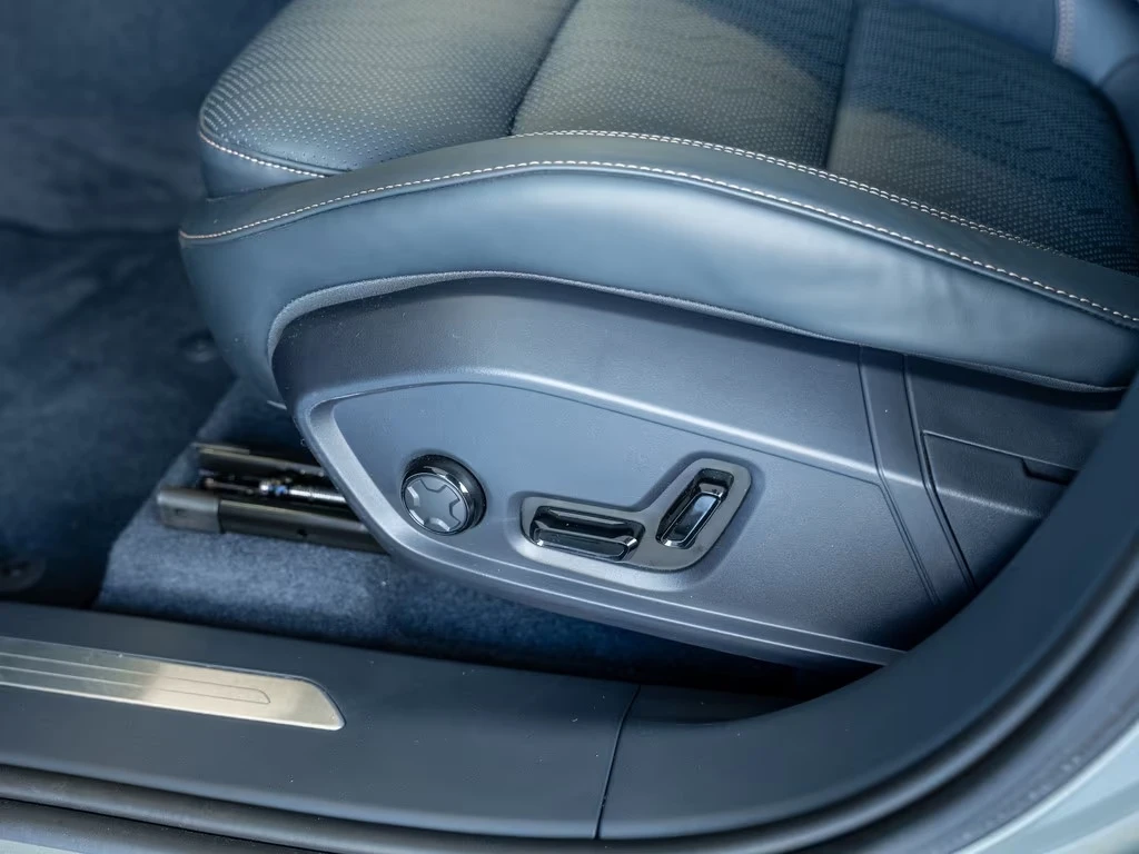 LynkCo 08 1.5 PHEV H/K PANORAMA MATRIX 360-CAM, снимка 11 - Автомобили и джипове - 54269669