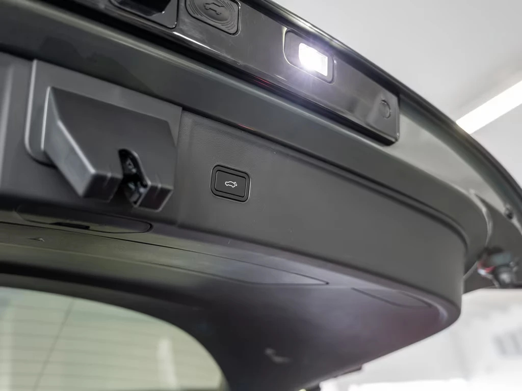 LynkCo 08 1.5 PHEV H/K PANORAMA MATRIX 360-CAM, снимка 15 - Автомобили и джипове - 54269669