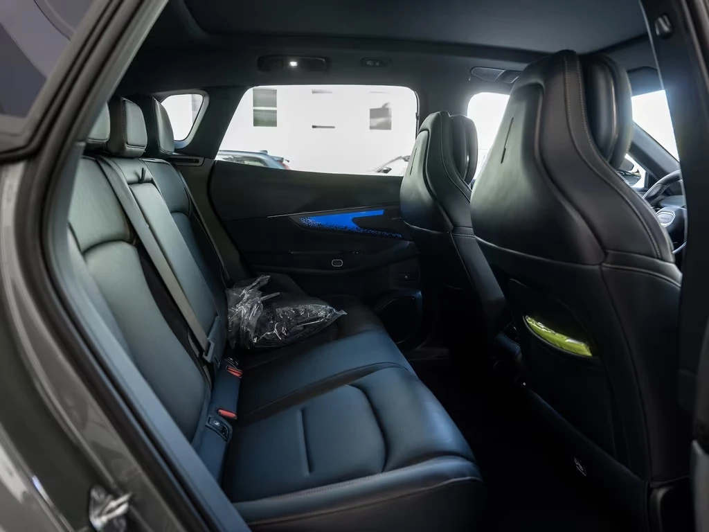 LynkCo 08 1.5 PHEV H/K PANORAMA MATRIX 360-CAM, снимка 13 - Автомобили и джипове - 54269669