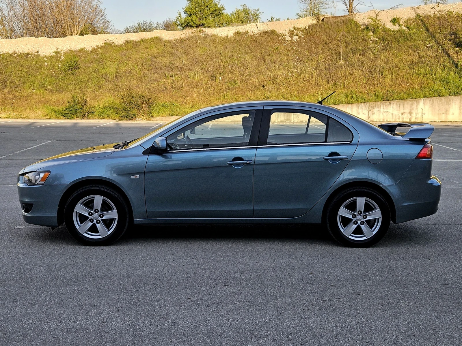 Mitsubishi Lancer 1.8 седан, снимка 6 - Автомобили и джипове - 54308935