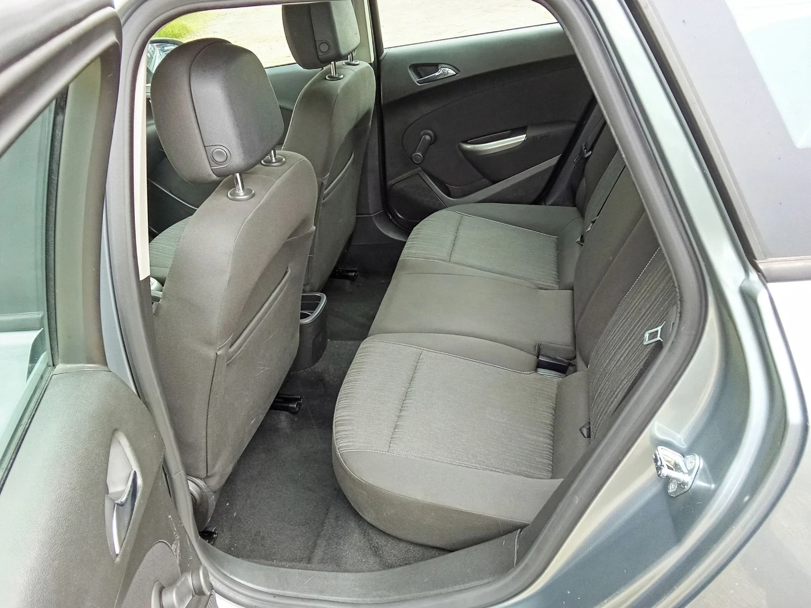 Opel Astra 17CDTI-110k.c., снимка 8 - Автомобили и джипове - 54549385