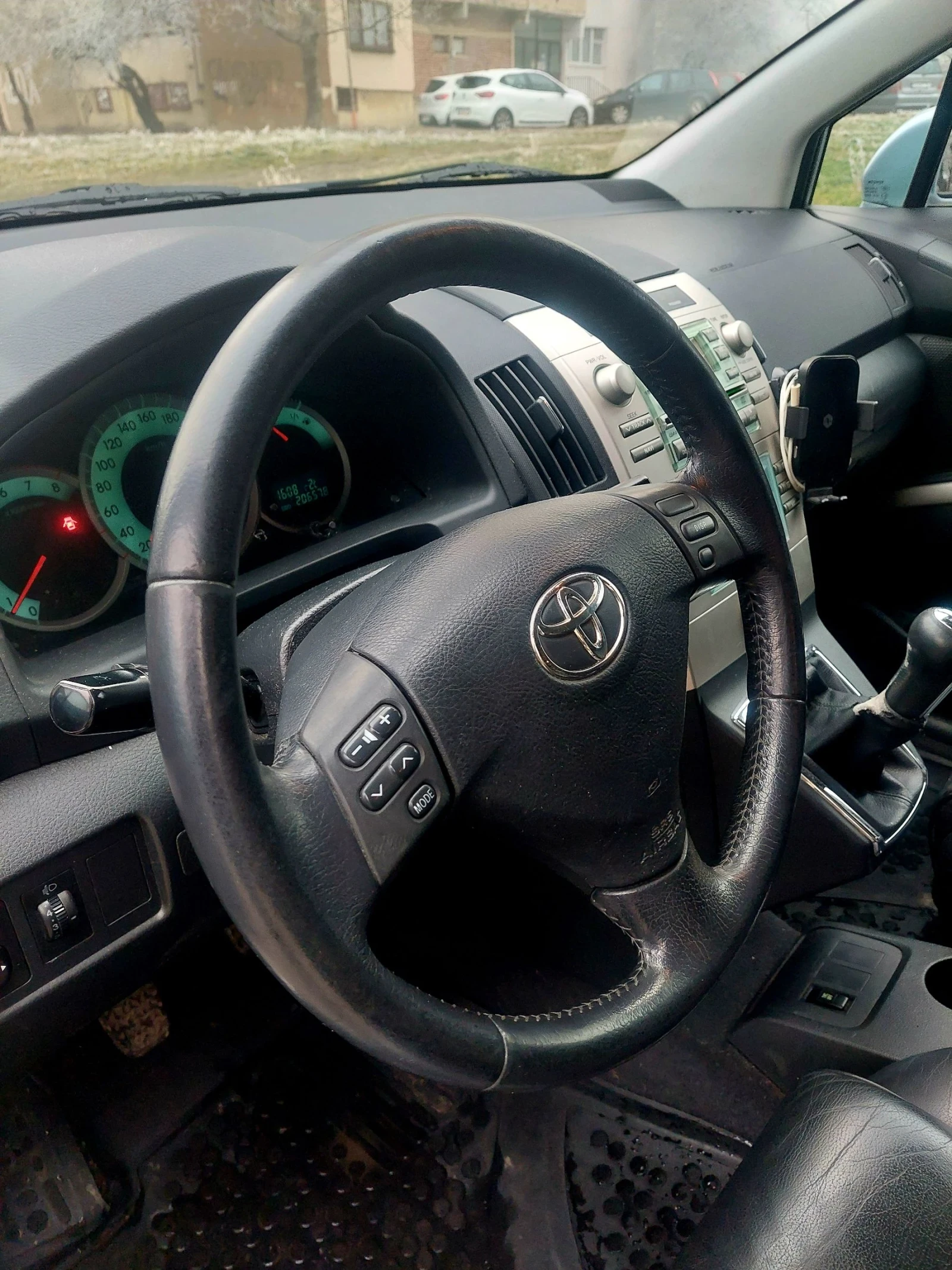 Toyota Corolla verso 1.8 VVTI, снимка 6 - Автомобили и джипове - 55143375
