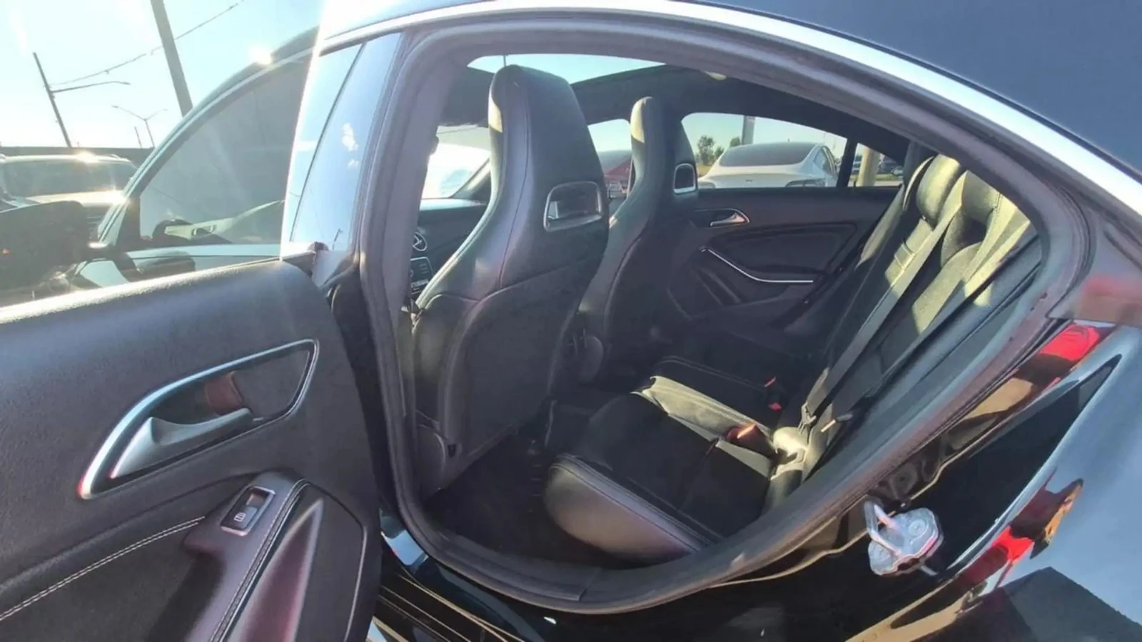 Mercedes-Benz CLA 250 4MATIC AMG* КОЖА* КАМЕРА* КЕЙЛЕС, снимка 10 - Автомобили и джипове - 55839257
