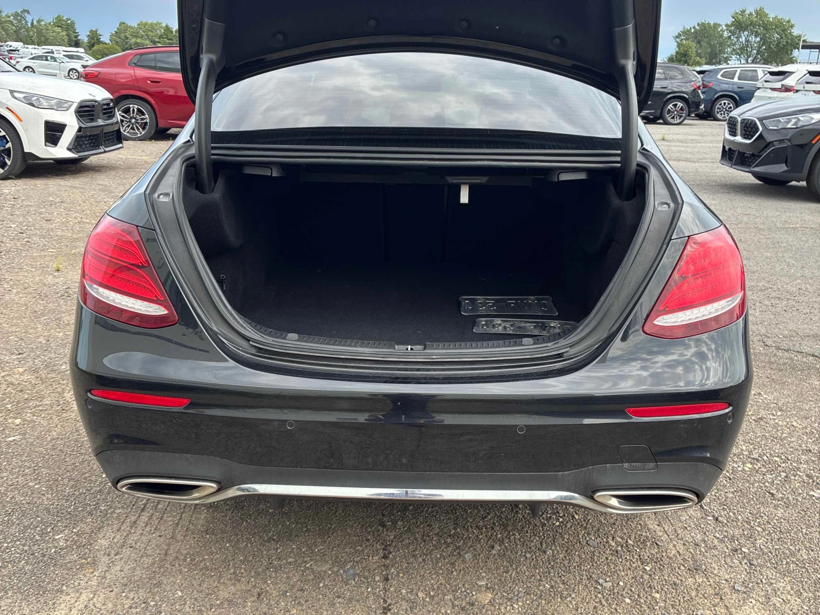 Mercedes-Benz E 300 * КЛИП НА МОТОРА CARFAX * ОПЦИЯ ЗА ФИНАНСИРАНЕ , снимка 16 - Автомобили и джипове - 55986843
