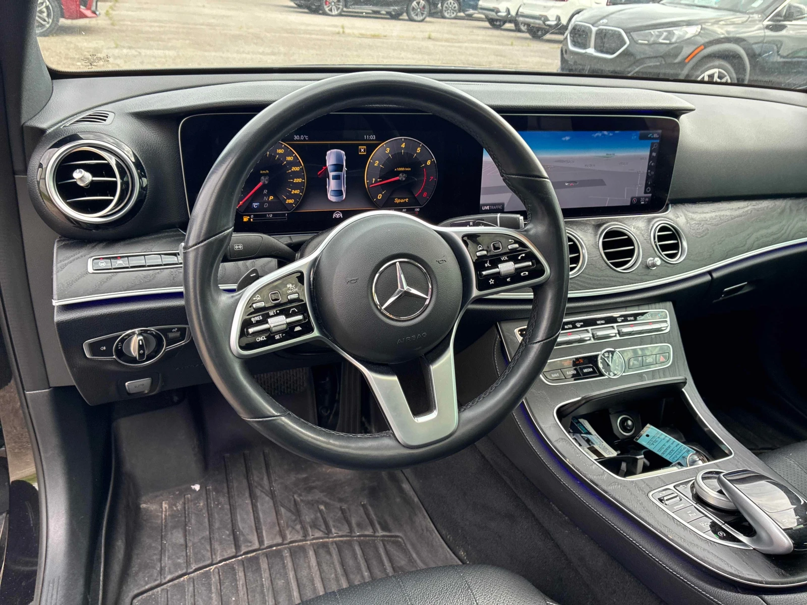 Mercedes-Benz E 300 * КЛИП НА МОТОРА CARFAX * ОПЦИЯ ЗА ФИНАНСИРАНЕ , снимка 13 - Автомобили и джипове - 55986843