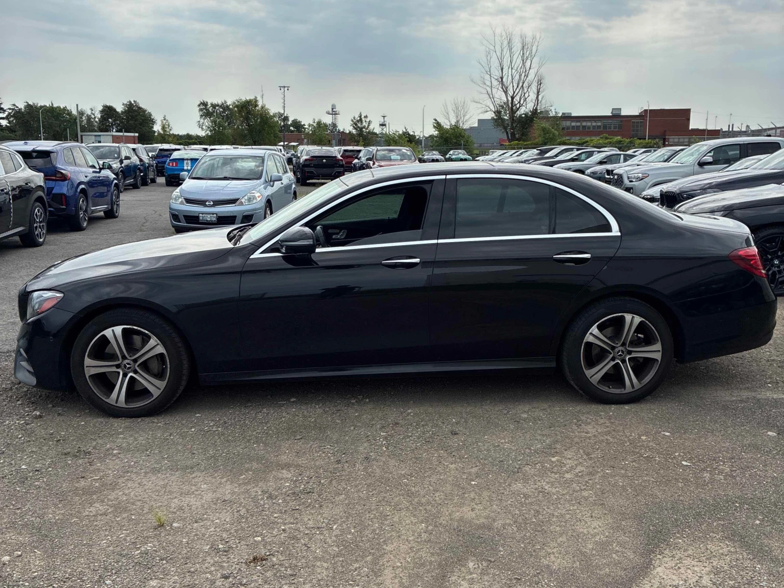 Mercedes-Benz E 300 * КЛИП НА МОТОРА CARFAX * ОПЦИЯ ЗА ФИНАНСИРАНЕ , снимка 2 - Автомобили и джипове - 55986843
