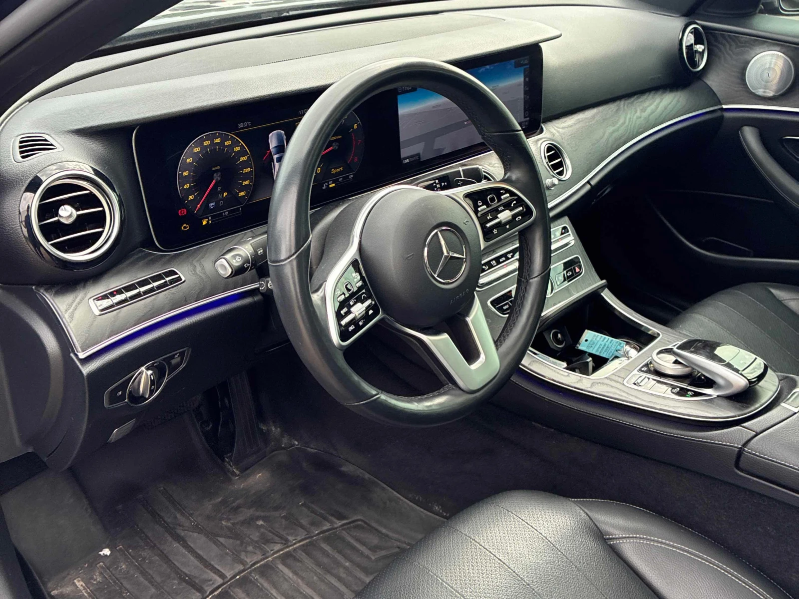 Mercedes-Benz E 300 * КЛИП НА МОТОРА CARFAX * ОПЦИЯ ЗА ФИНАНСИРАНЕ , снимка 5 - Автомобили и джипове - 55986843