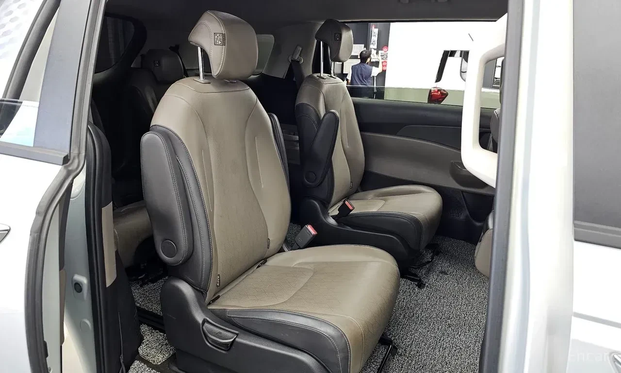 Kia Carnival PRESTIGE* 9* МЕСТА* ПОДГРЕВ* ОБДУХВАНЕ* 360КАМЕРА*, снимка 14 - Автомобили и джипове - 56183934