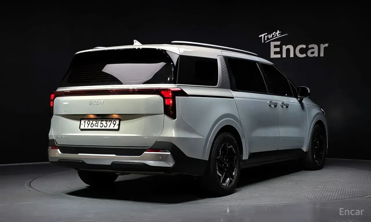 Kia Carnival PRESTIGE* 9* МЕСТА* ПОДГРЕВ* ОБДУХВАНЕ* 360КАМЕРА*, снимка 2 - Автомобили и джипове - 56183934