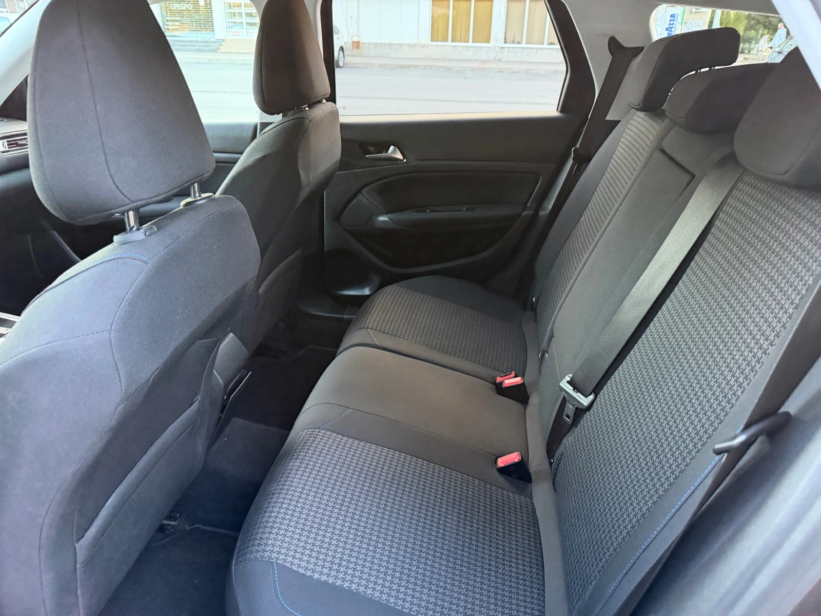 Peugeot 308 1.5HDI 8EAT, снимка 9 - Автомобили и джипове - 56330822
