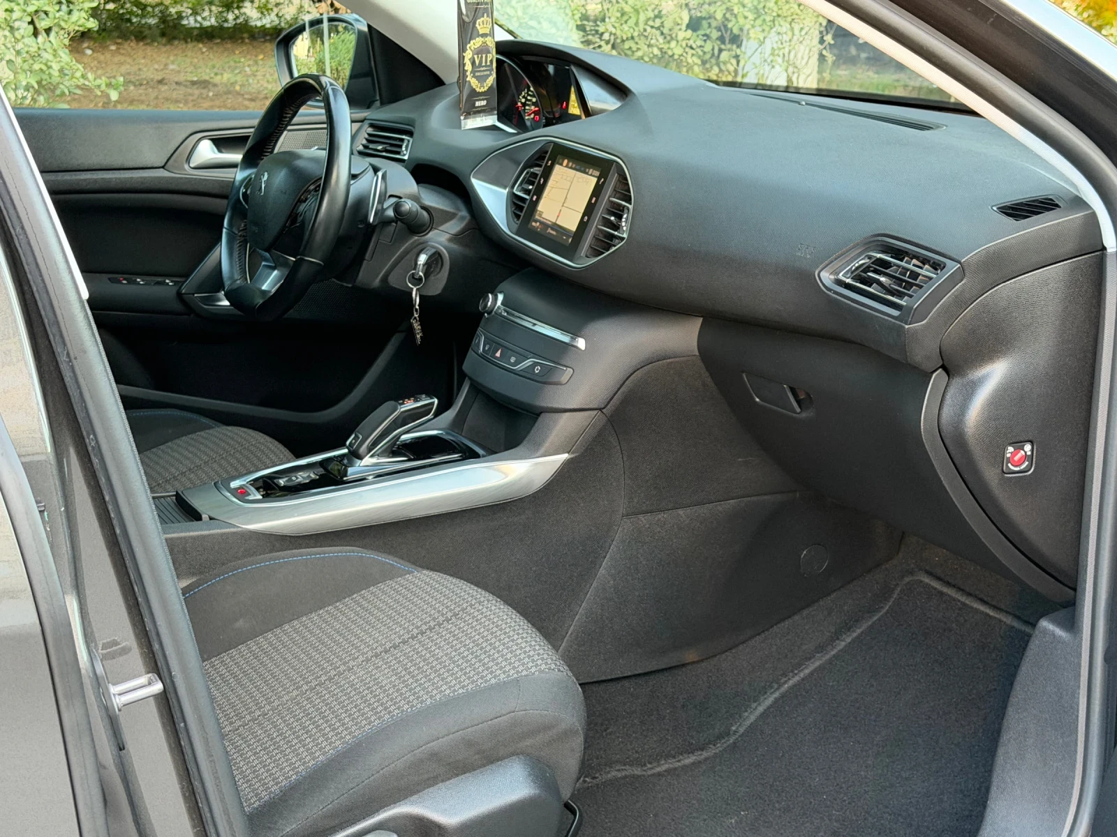 Peugeot 308 1.5HDI 8EAT, снимка 4 - Автомобили и джипове - 56330822