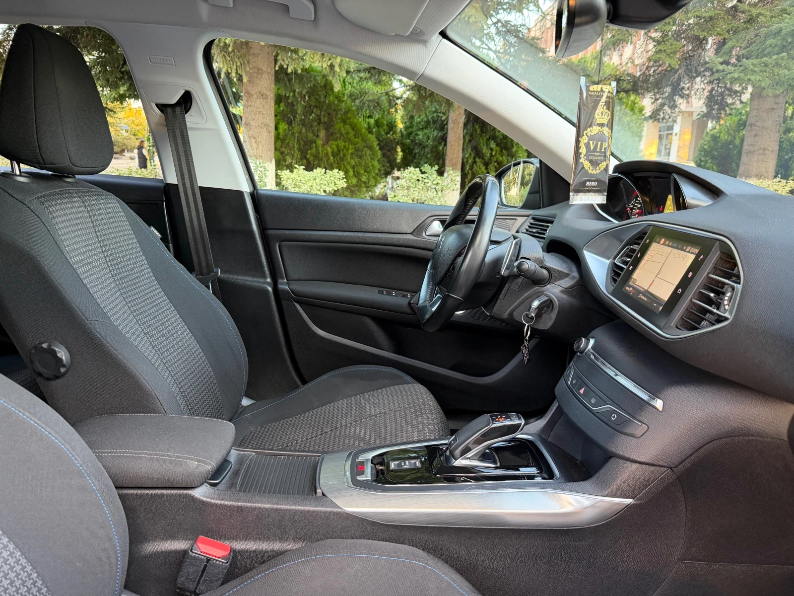 Peugeot 308 1.5HDI 8EAT, снимка 14 - Автомобили и джипове - 56330822