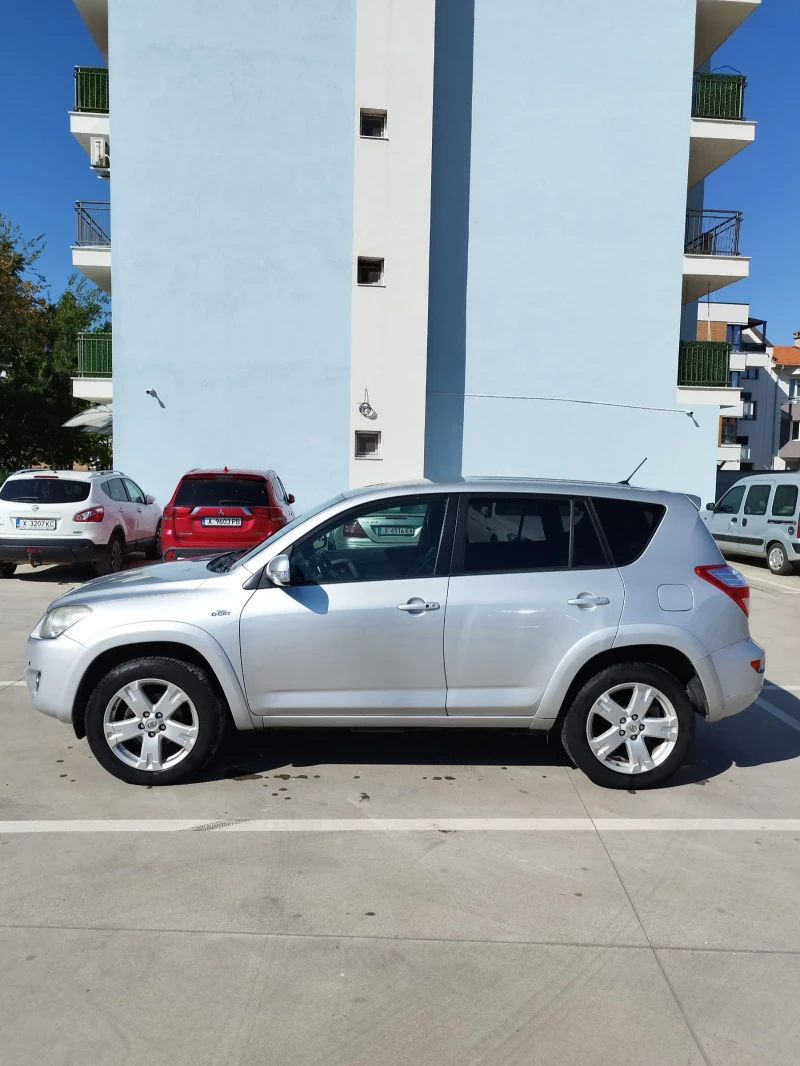 Toyota Rav4 2.2 D-4D, снимка 2 - Автомобили и джипове - 48558255