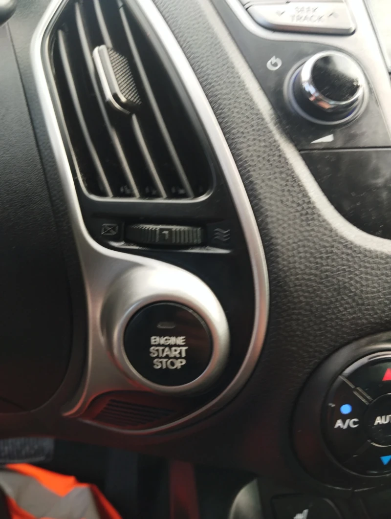 Hyundai IX35 БЕНЗИН АВТОМАТИК 2.0 163к.с. KEYLESS АВТОПИЛОТ , снимка 8 - Автомобили и джипове - 52377639