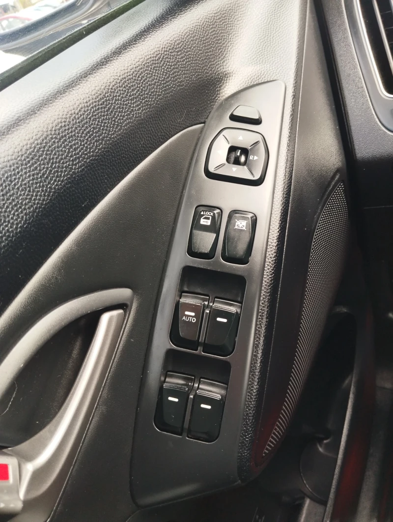 Hyundai IX35 БЕНЗИН АВТОМАТИК 2.0 163к.с. KEYLESS АВТОПИЛОТ , снимка 12 - Автомобили и джипове - 52377639