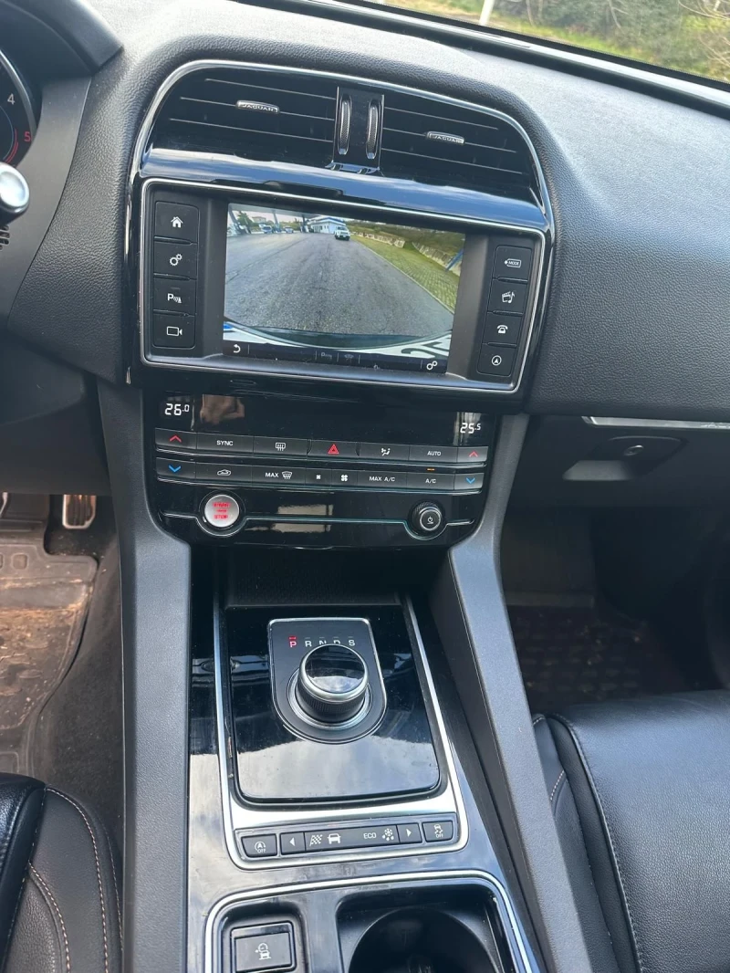 Jaguar F-PACE 2.0D 25D 241kc, снимка 13 - Автомобили и джипове - 53397548