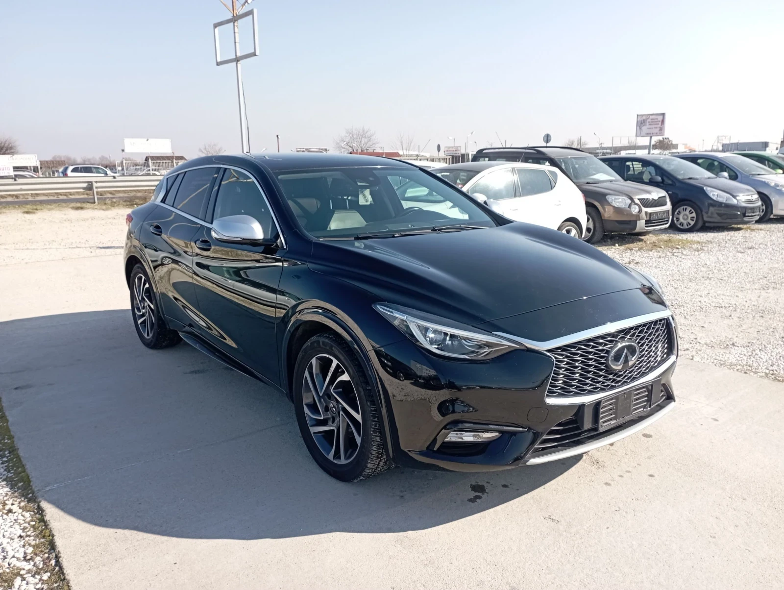 Infiniti Q30 1.5, Бизнес  - изображение 3