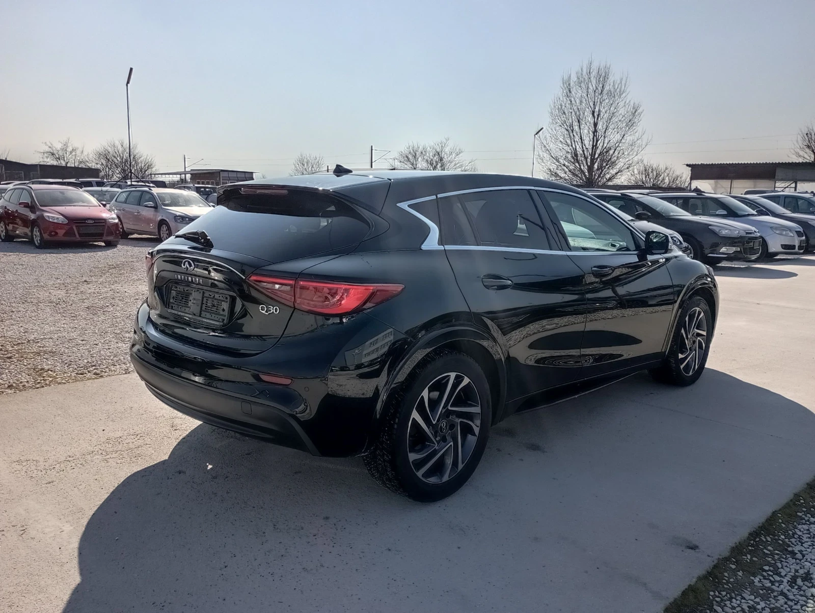 Infiniti Q30 1.5, Бизнес  - изображение 6