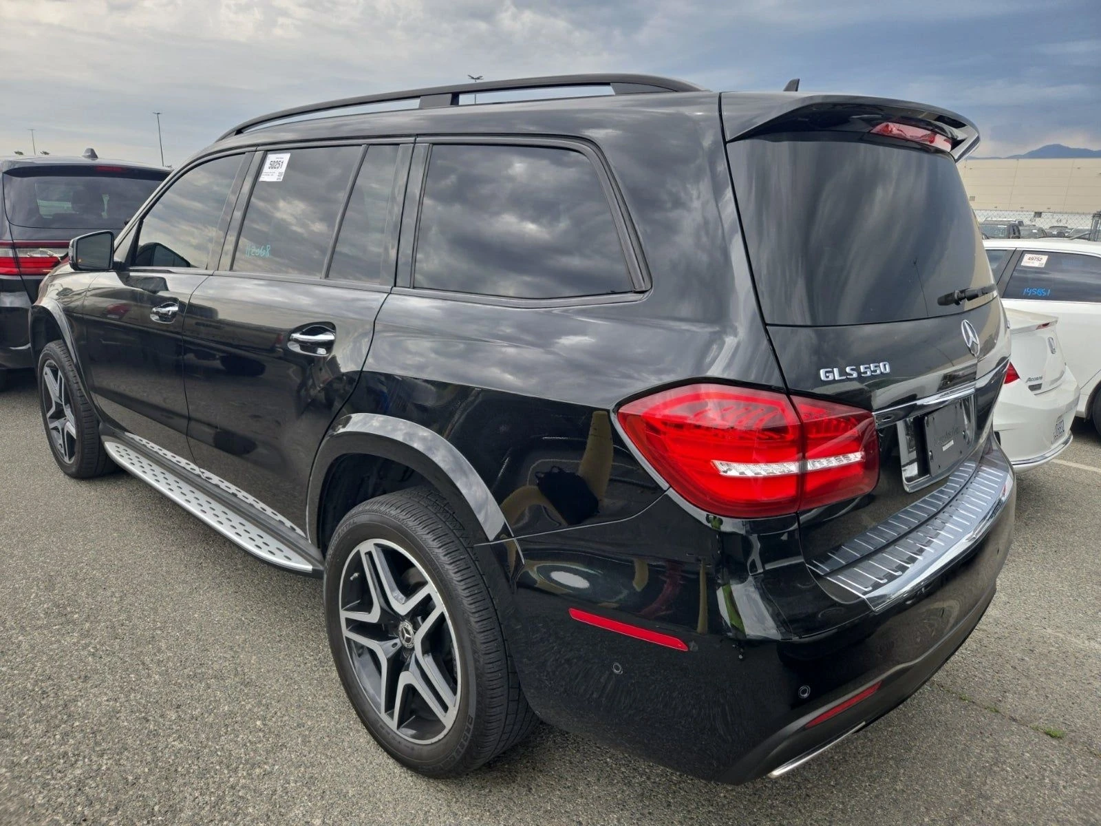 Mercedes-Benz GLS 500 AMG* DISTRONIK* МАСАЖ* ОБДУХ* 7МЕСТА* ПАНО* HARMAN - изображение 4