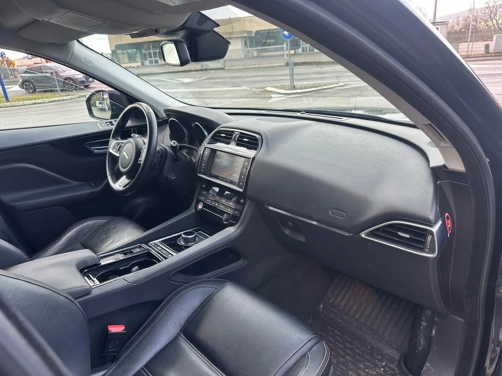 Jaguar F-PACE 2.0D 25D 241kc - изображение 10