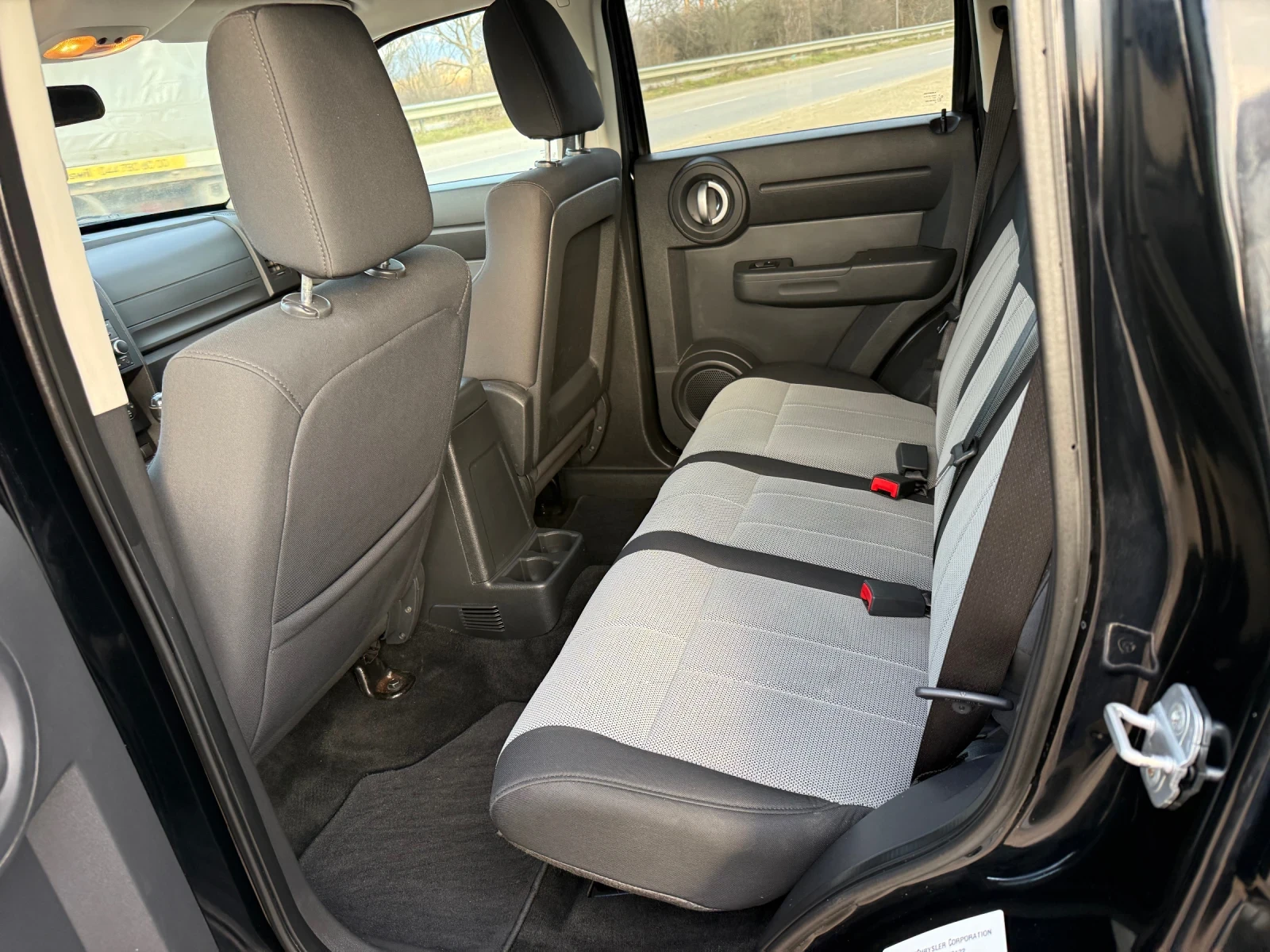 Dodge Nitro 2.8 CRD 177 к.с., снимка 12 - Автомобили и джипове - 53850188