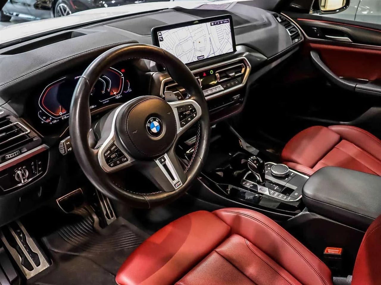 BMW X3 | HARMAN KARDON | HUD | 360 | ЧЕРВЕН САЛОН | , снимка 6 - Автомобили и джипове - 54307359