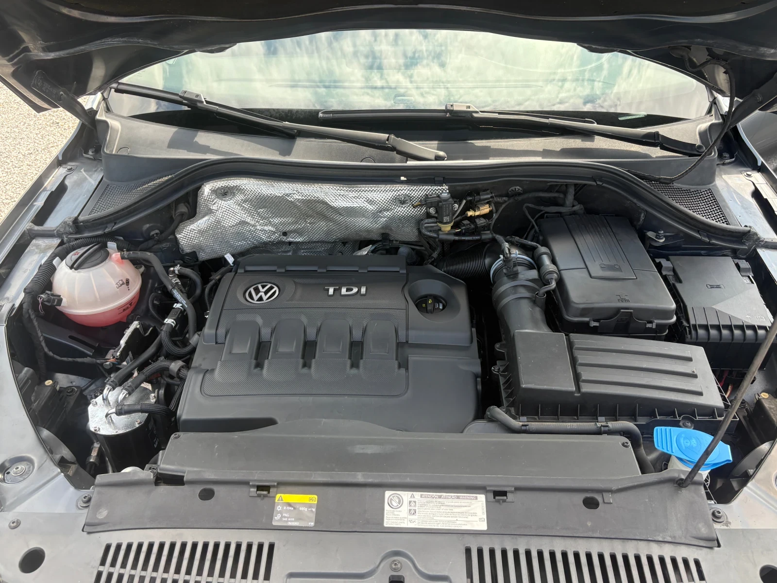 VW Tiguan 2.0TDI-HI-LINE, снимка 17 - Автомобили и джипове - 54802850