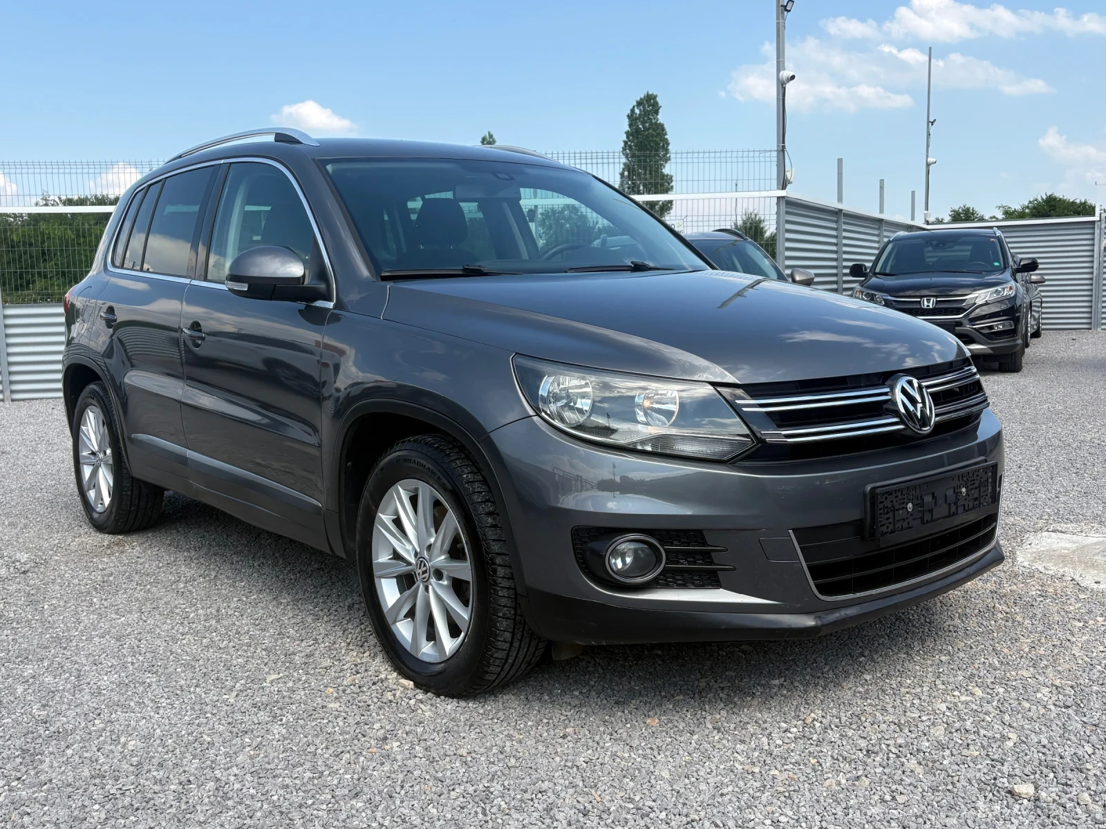VW Tiguan 2.0TDI-HI-LINE, снимка 2 - Автомобили и джипове - 54802850