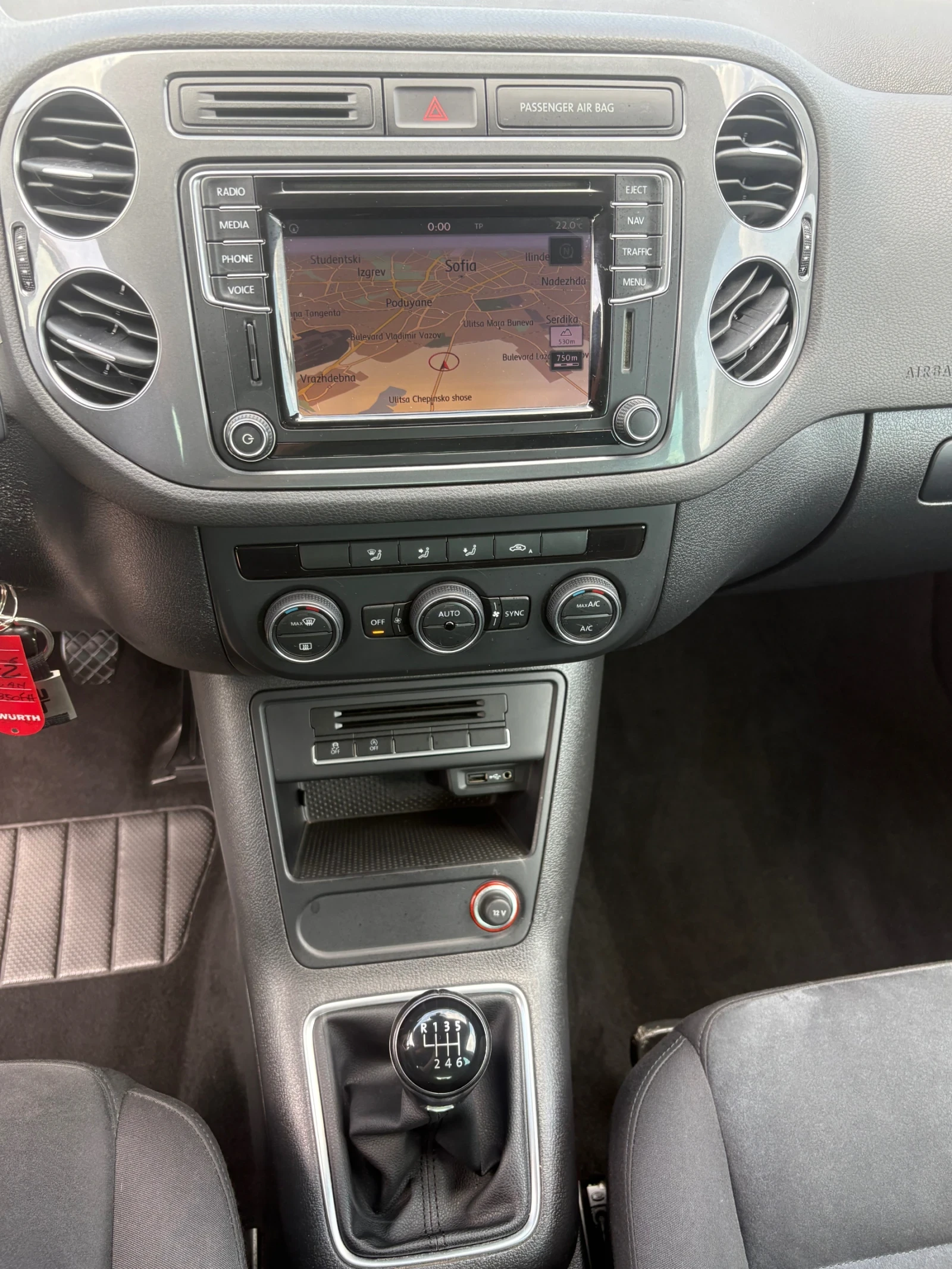 VW Tiguan 2.0TDI-HI-LINE, снимка 15 - Автомобили и джипове - 54802850