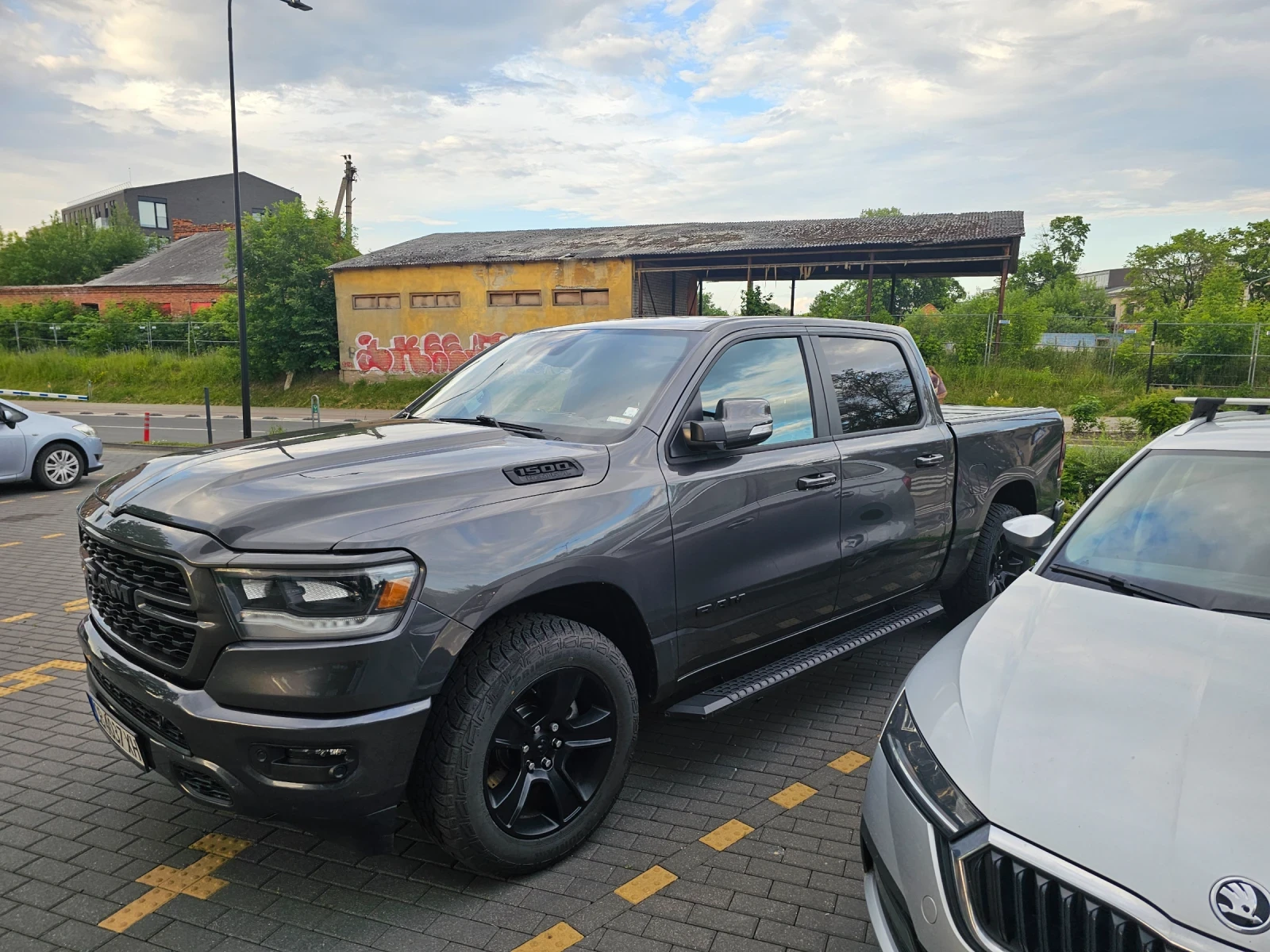 Dodge RAM 1500, снимка 2 - Автомобили и джипове - 55011050
