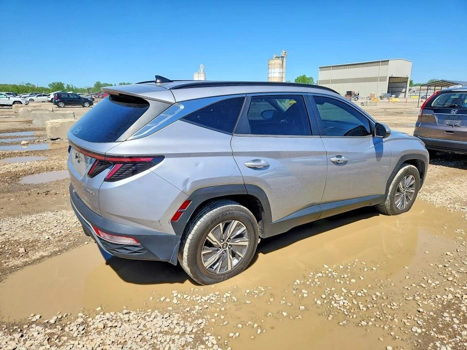 Hyundai Tucson, снимка 3 - Автомобили и джипове - 55125192