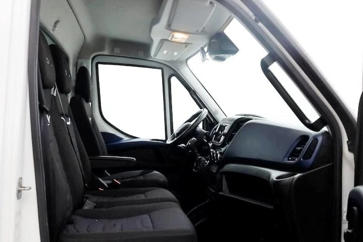 Iveco Daily 35C18* HI-MATIC* БОРД 1000кг* LED* 4.40m* КЛИМА - изображение 9