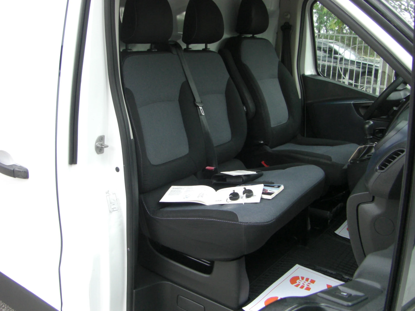 Opel Vivaro 1.6cdti KLIMA 6ck.EURO 6, снимка 13 - Бусове и автобуси - 54686069