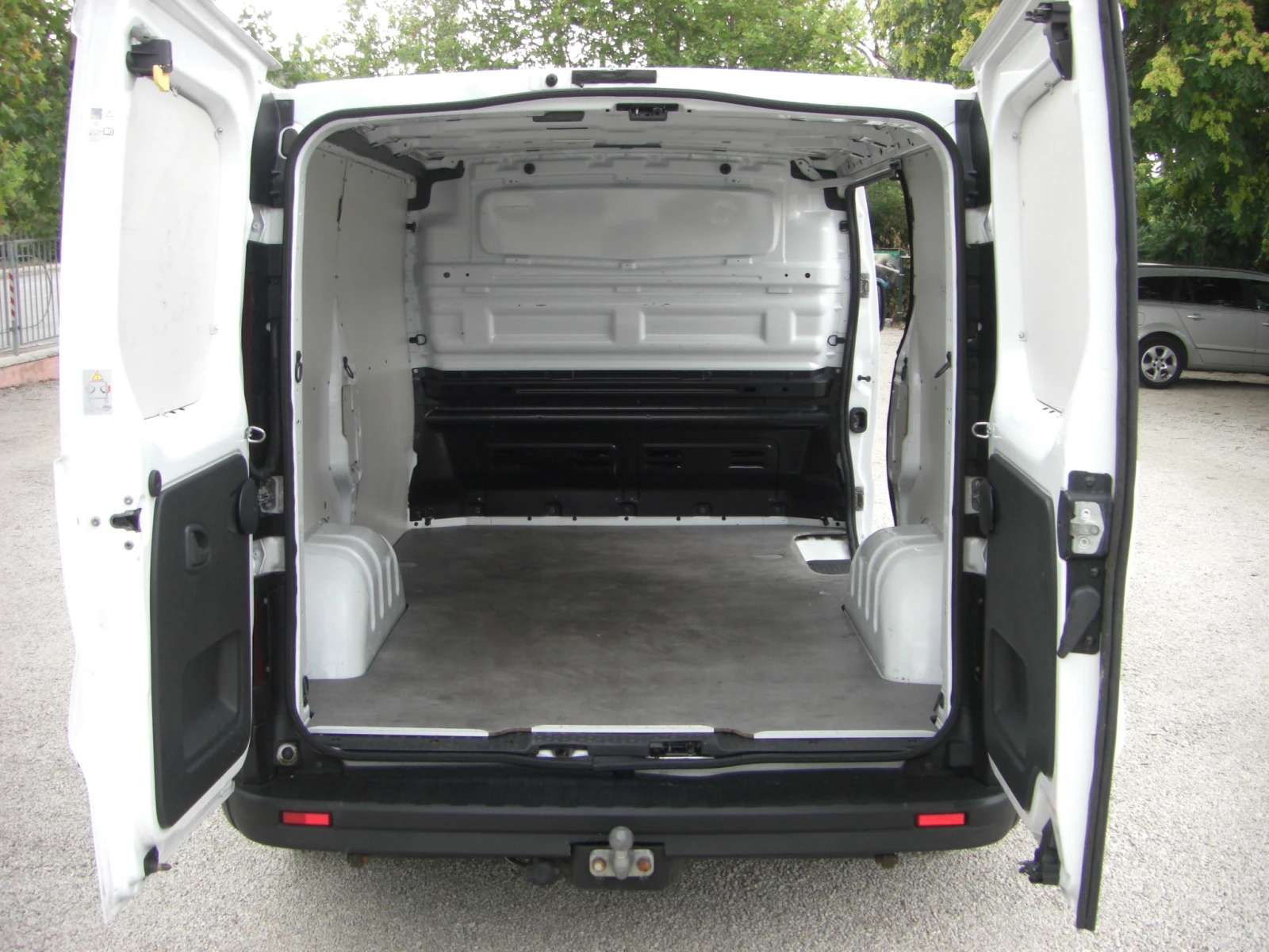 Opel Vivaro 1.6cdti KLIMA 6ck.EURO 6, снимка 16 - Бусове и автобуси - 54686069
