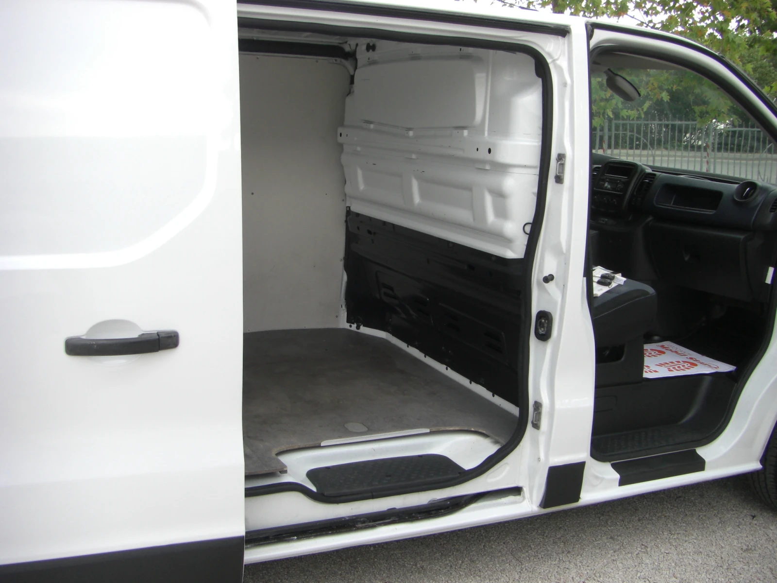 Opel Vivaro 1.6cdti KLIMA 6ck.EURO 6, снимка 14 - Бусове и автобуси - 54686069