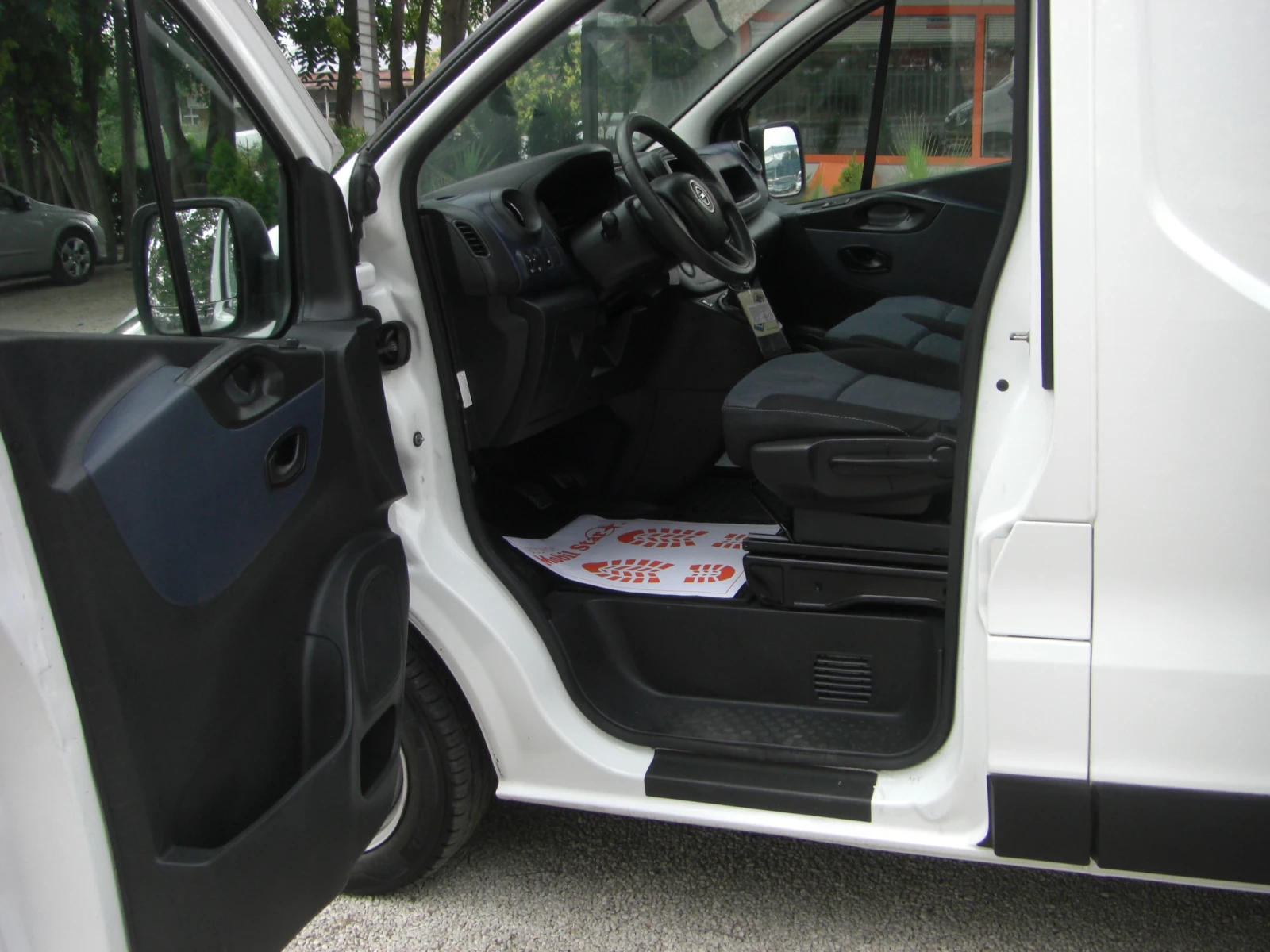 Opel Vivaro 1.6cdti KLIMA 6ck.EURO 6, снимка 9 - Бусове и автобуси - 54686069