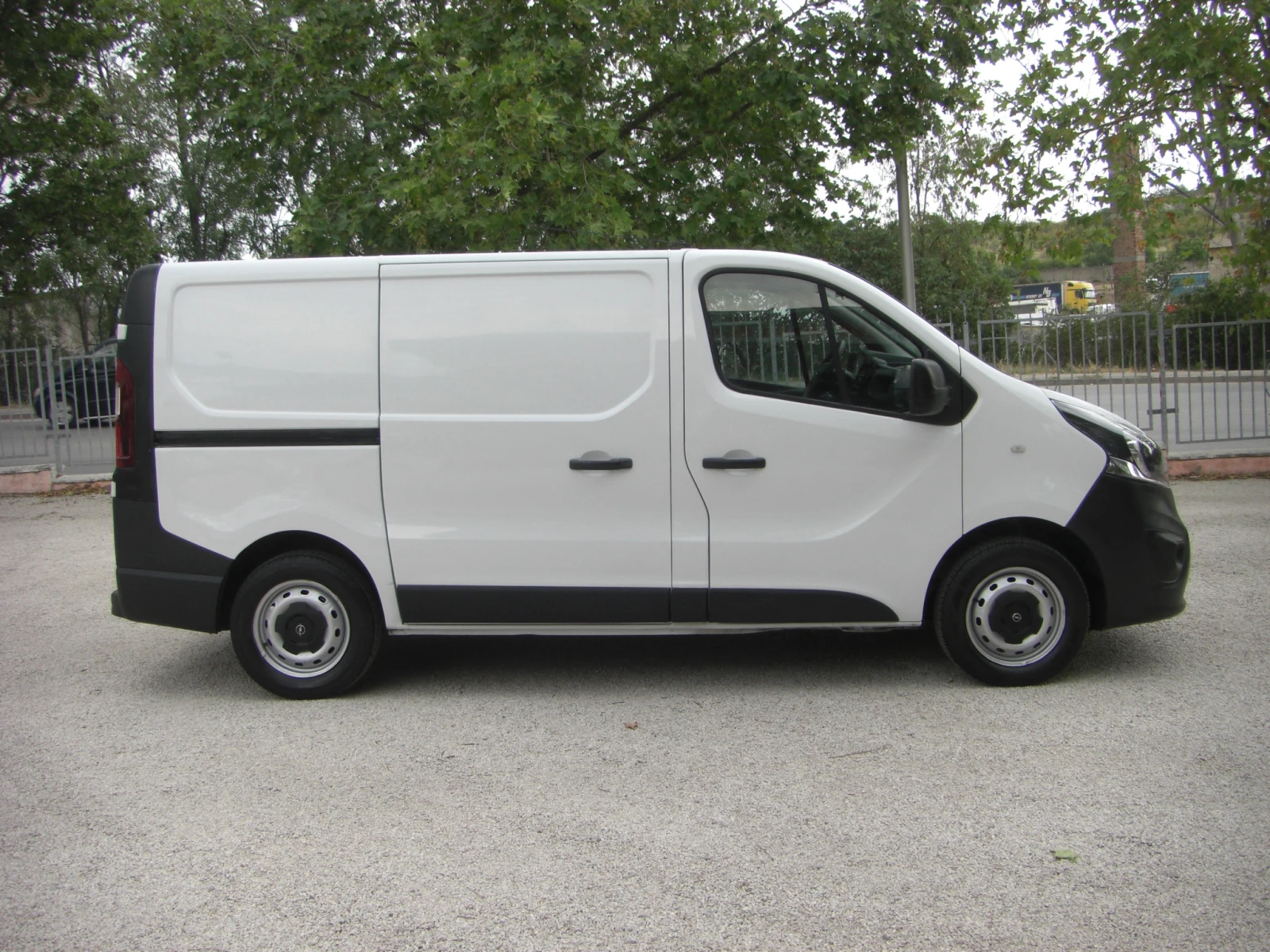 Opel Vivaro 1.6cdti KLIMA 6ck.EURO 6, снимка 6 - Бусове и автобуси - 54686069