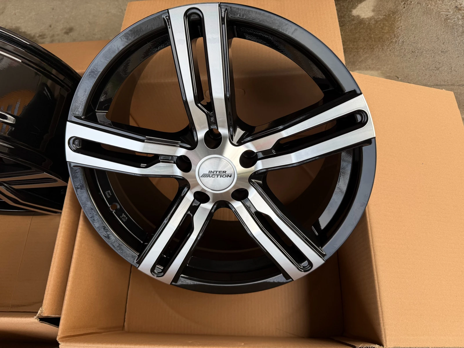 ������ | Mobile.bg � ����������� 8